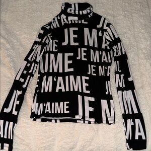 Amisu “Je m'aime" Turtleneck